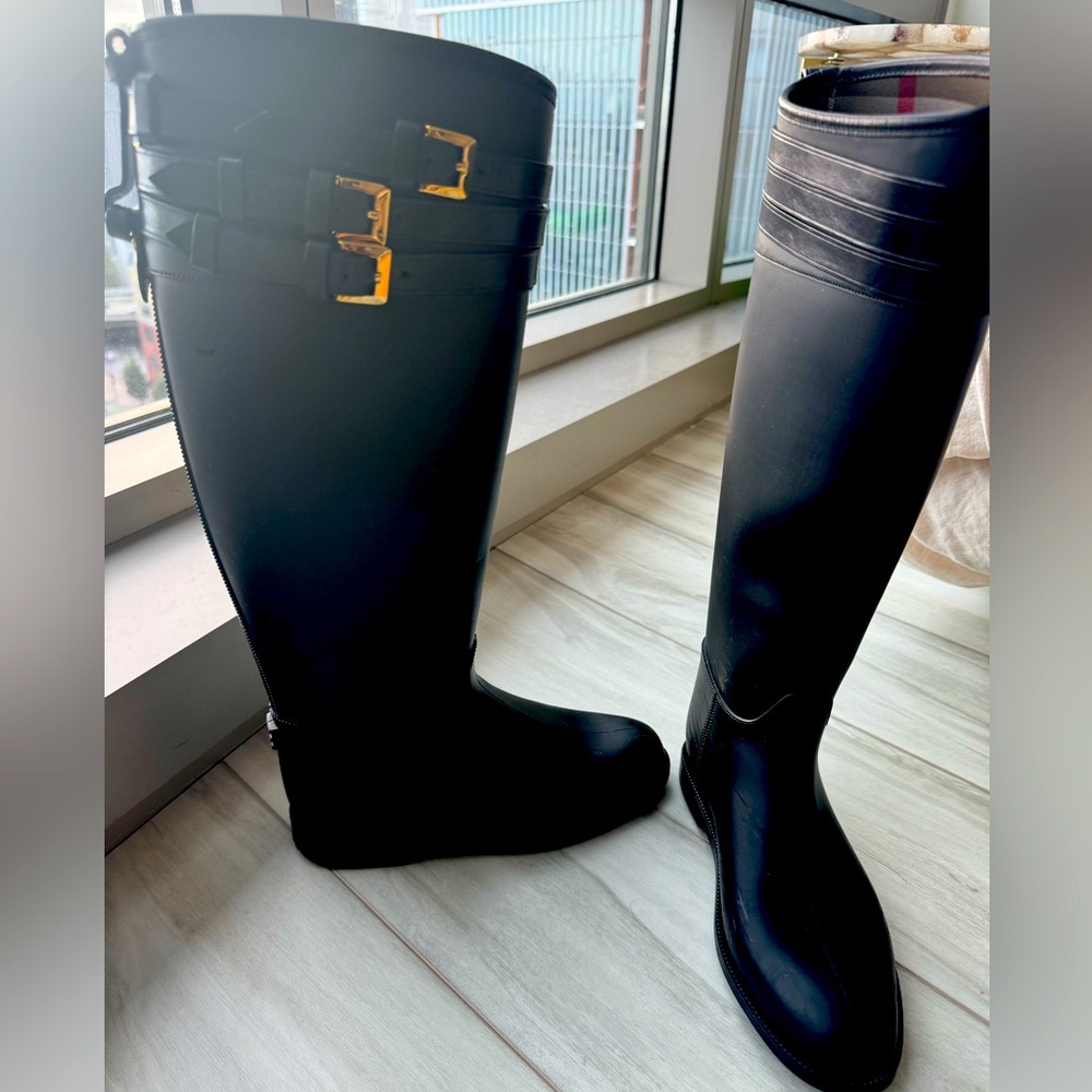 Burberry knee length rain boots Size 35, Originally $570